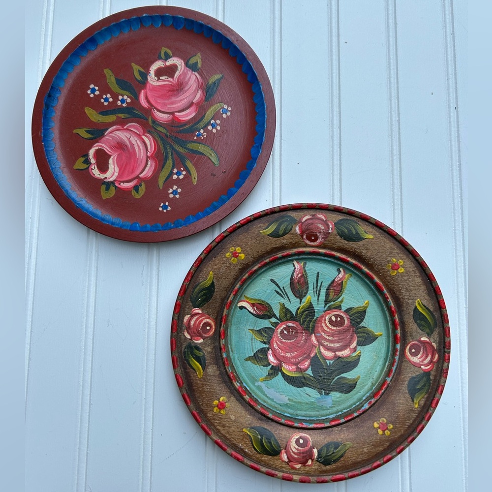 Vintage Folk Art Plates Floral Hand-Painted Decorative Wood Tole Rosemaling Two